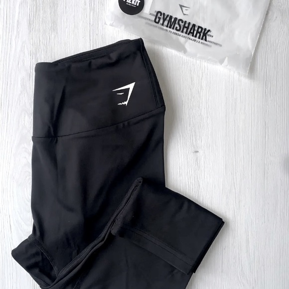 NWT-Gymshark Women's Solid Training Cropped Leggings Black Size Small - Picture 1 of 6